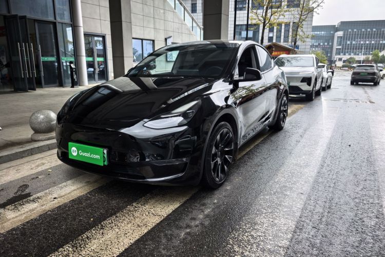 特斯拉 Model Y 2022款 长续航全轮驱动版车身外观1