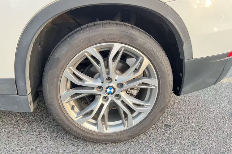 宝马X1 2018款 sDrive20Li 领先型车身外观6009