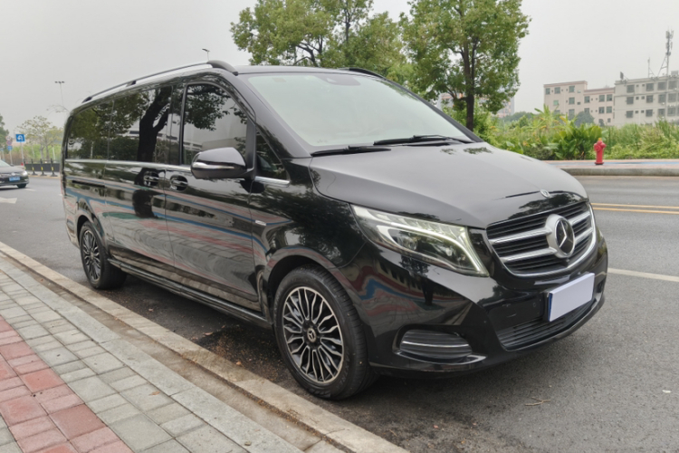 奔驰V级 2018款 V 260 L 尊贵加长版 国VI车身外观6013