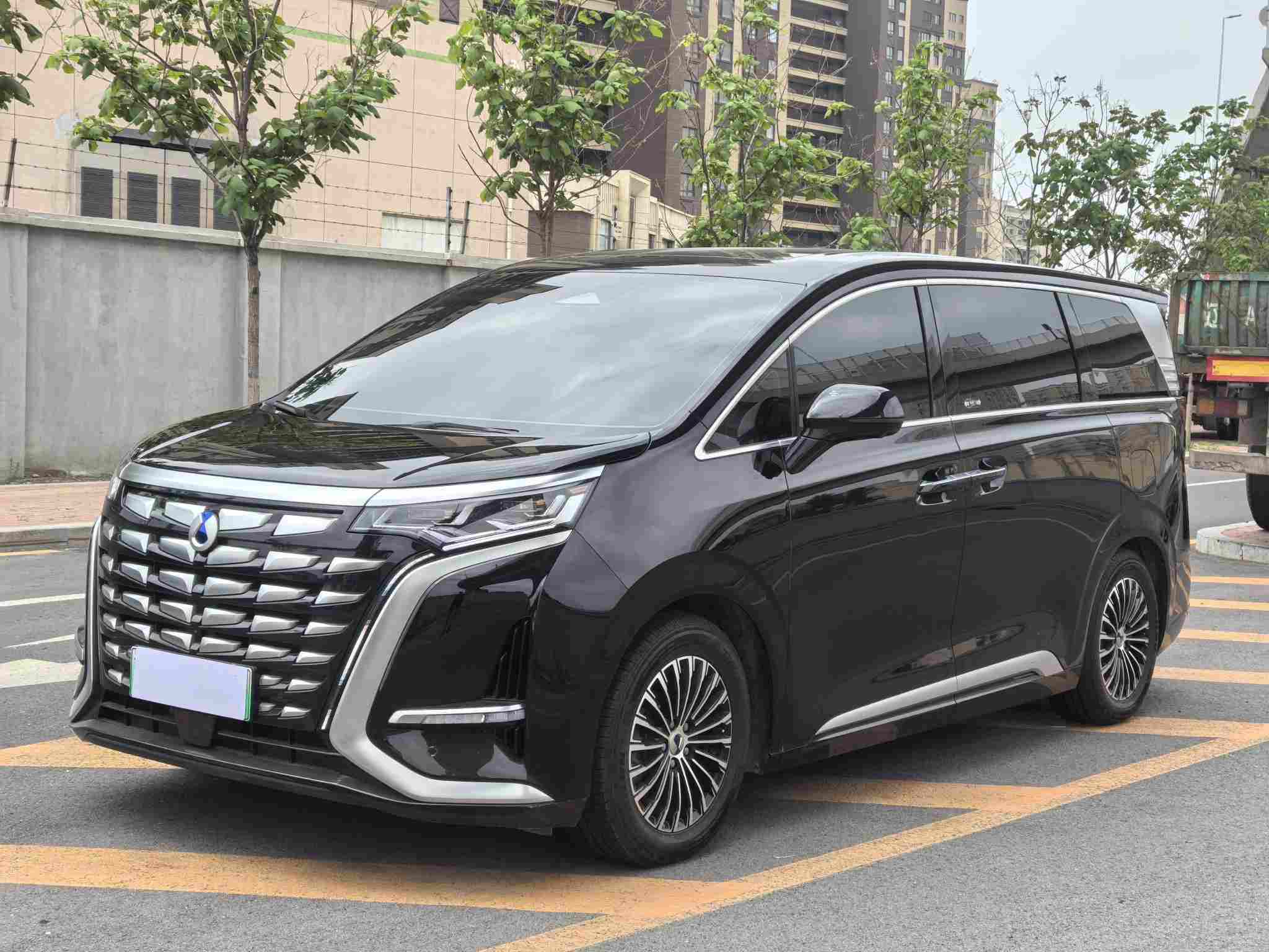 沈阳二手腾势D9 2022款MPV，5米2大七座养车能比油车省多少？