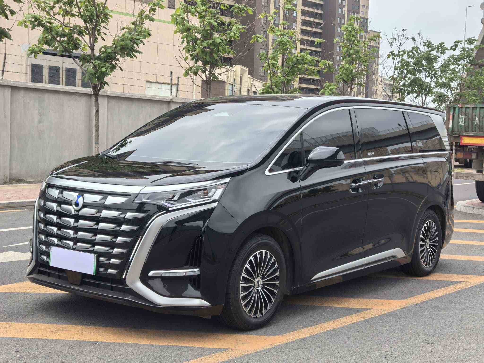 腾势D9 2022款 DM-i 970 四驱尊荣型(1)
