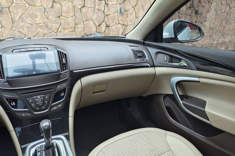 别克 君威 2015款 2.0L 领先时尚型中控内饰7008