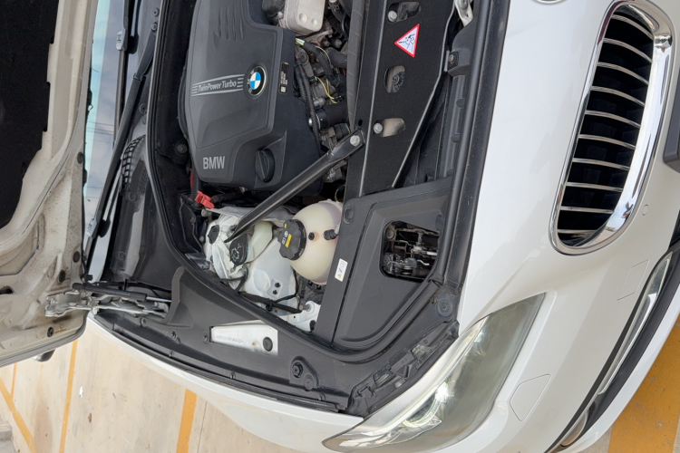 宝马5系 2014款 525Li 豪华设计套装局部细节9007