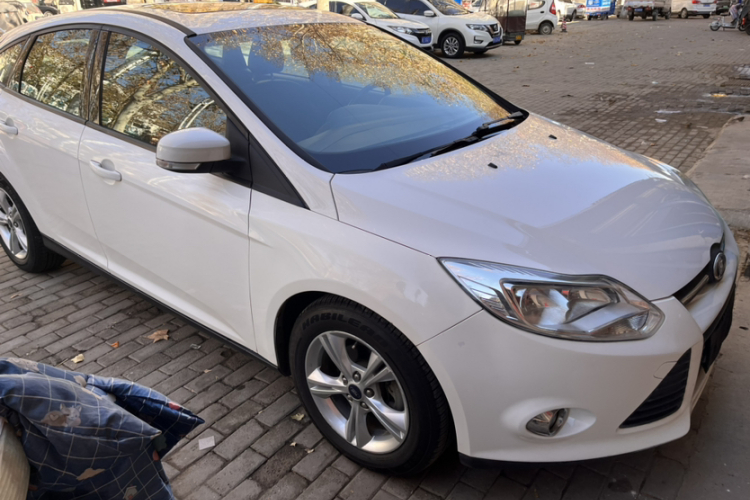 福特 福克斯 2012款 两厢 1.6L 自动风尚型局部细节9002