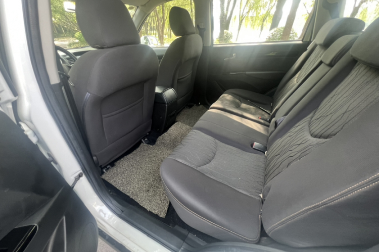 陆风X8 2014款 探索版 2.4L 汽油4X4豪华型中控内饰7004