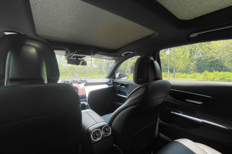 奔驰C级 2023款 改款二 C 260 L 运动版中控内饰7004