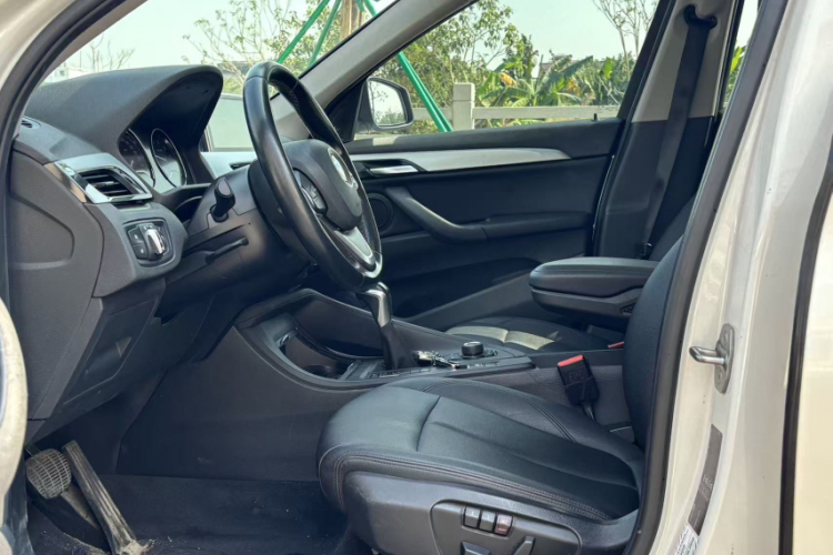 宝马X1 2018款 sDrive20Li 领先型车身外观6003