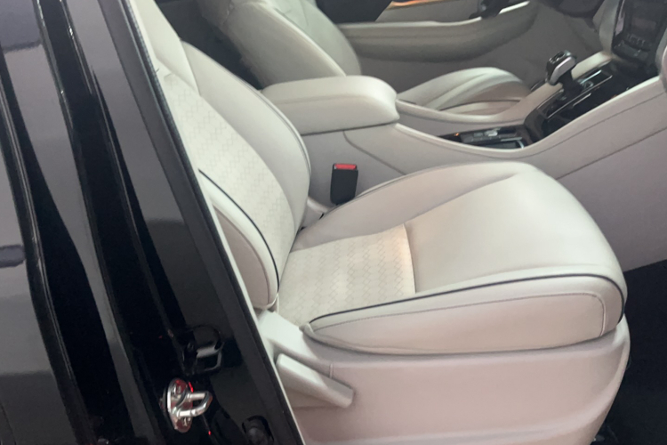 东风风行 风行M7 2022款 领爵款 2.0T 自动行政版局部细节41