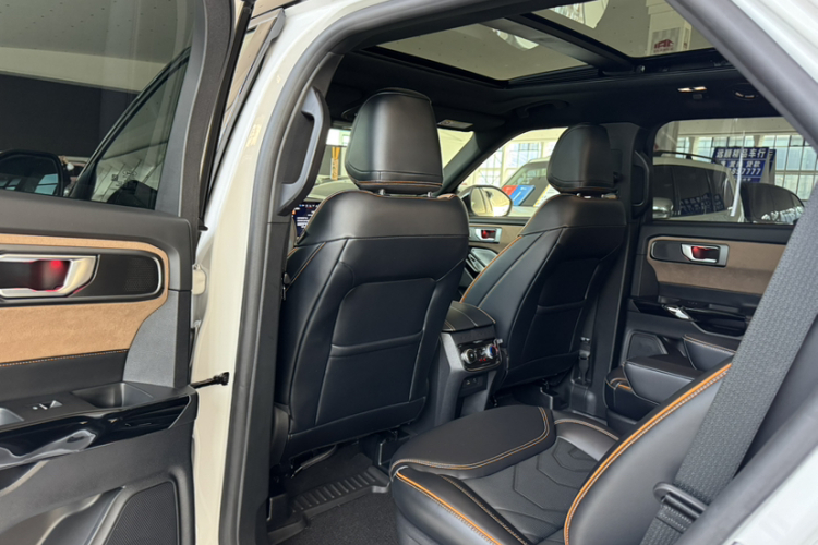 福特 探险者 2023款 EcoBoost 285 昆仑巅峰版 6座中控内饰7006