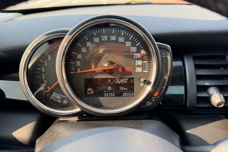 MINI 2019款 1.5T COOPER 经典派中控内饰15