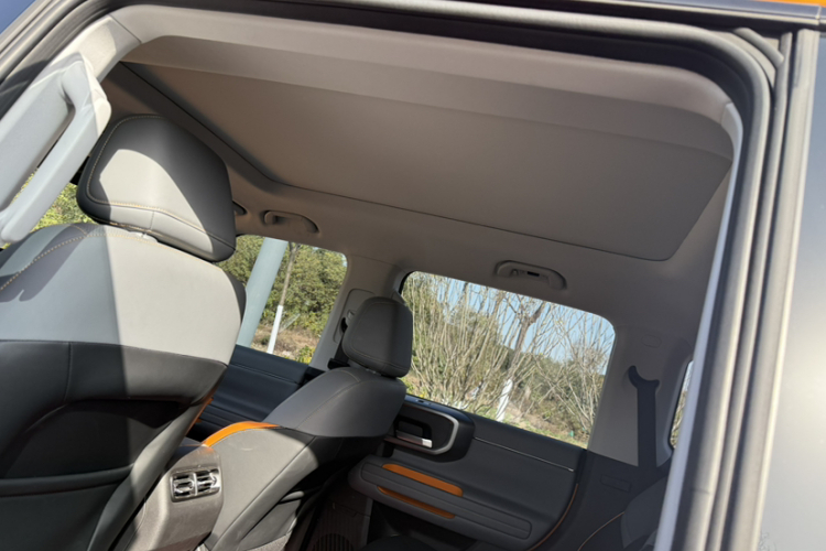 北京越野 北京BJ40 2024款 2.0T 全新城市猎人版 侠客型中控内饰7005