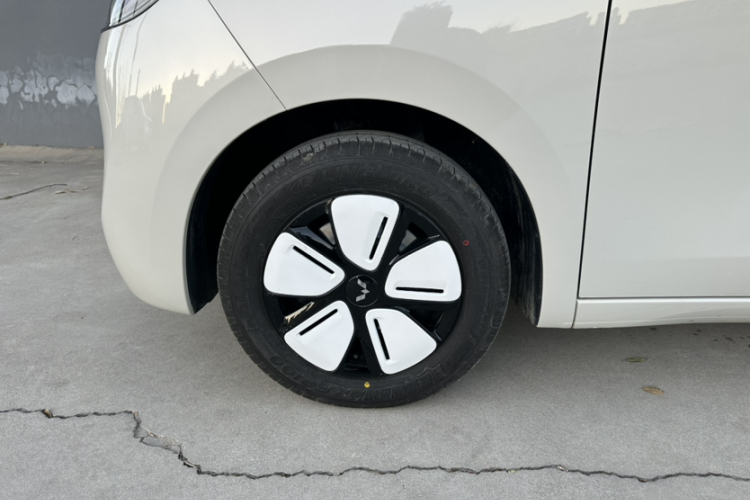 五菱汽车 宏光MINIEV 2025款 四门版 臻享+款车身外观6004