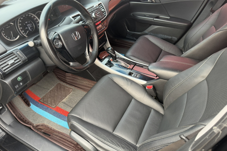本田 雅阁 2016款 2.0L 精英版中控内饰7006