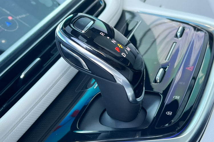 别克GL8 2020款 Avenir艾维亚 四座尊礼版中控内饰7005