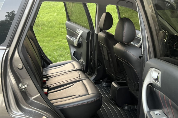 哈弗H6 2013款 升级版 2.4L 自动两驱精英型中控内饰7004