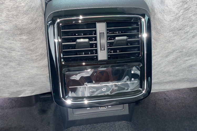 大众 帕萨特 2025款 出众款 330TSI 星空精英版中控内饰7004