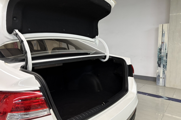 起亚K4 2014款 1.8L 自动DLX车身外观6008