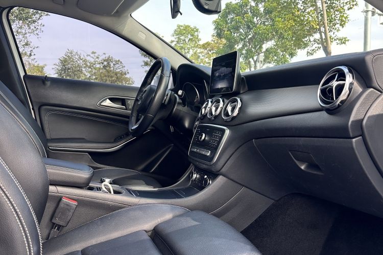 奔驰GLA 2018款 GLA 200 时尚型中控内饰7002