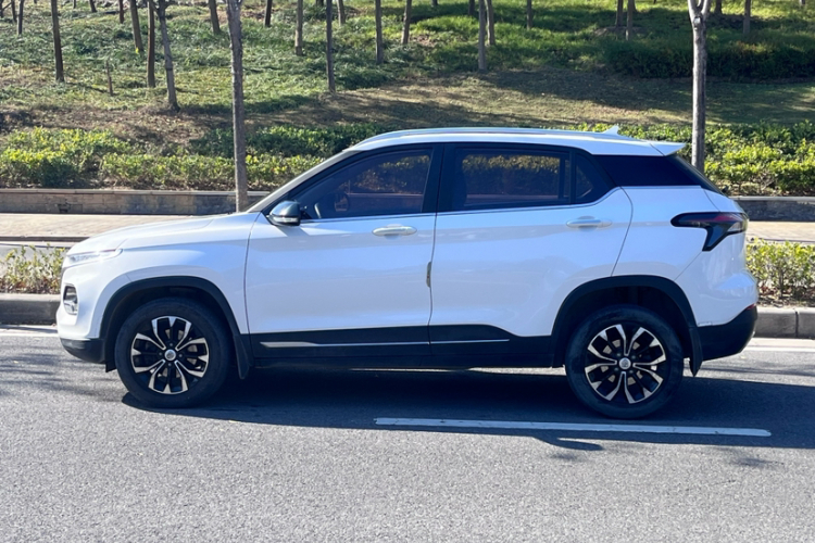 宝骏510 2017款 1.5L 手动豪华型车身外观6002