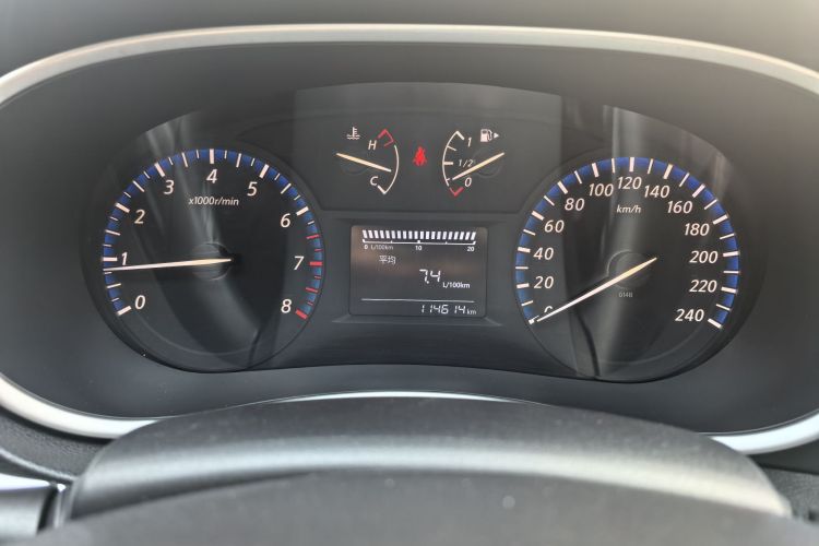 启辰T90 2017款 2.0L 手动智尚版中控内饰15