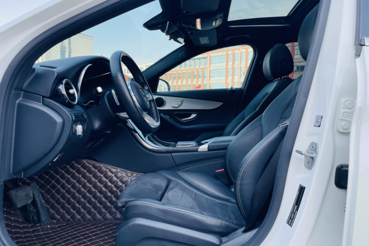 奔驰C级 2020款 C 260 运动版中控内饰7001