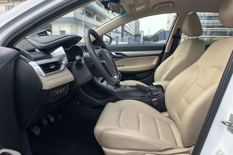 吉利汽车 帝豪 2018款 1.5L 手动豪华型中控内饰7002
