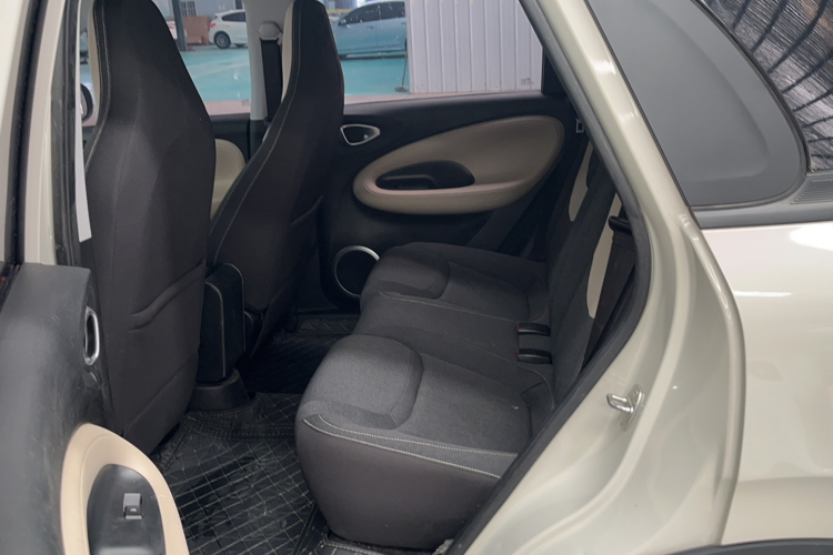 五菱汽车 五菱缤果 2023款 333km 快享款中控内饰7004