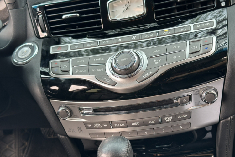 英菲尼迪Q70 2017款 Q70L 2.5L 精英版局部细节16