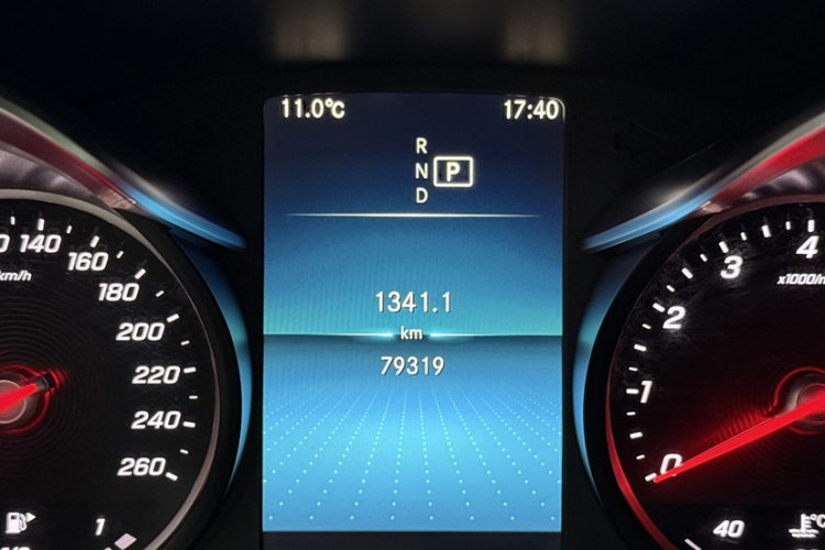 奔驰GLC 2020款 GLC 260 L 4MATIC 动感型中控内饰15