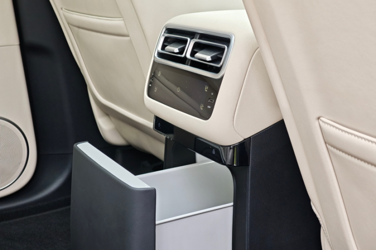 理想汽车 理想L6 2024款 Max中控内饰7006