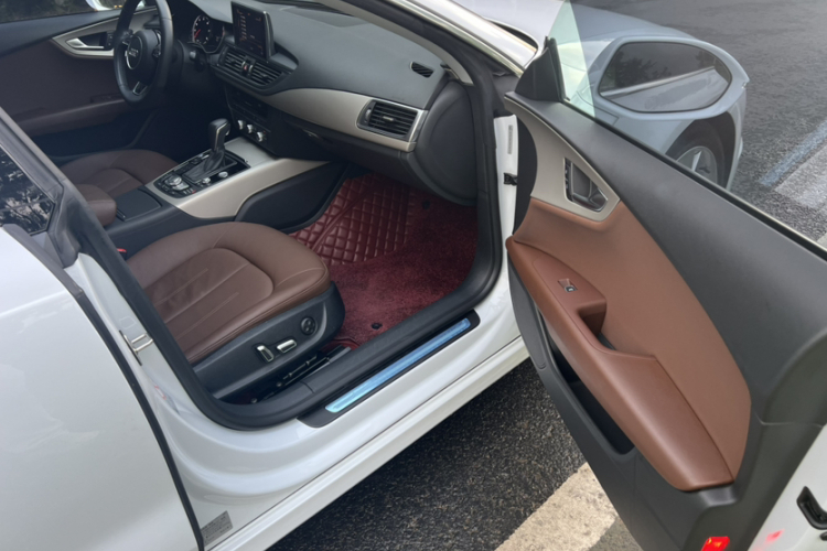 奥迪A7 2017款 35 TFSI 时尚型中控内饰7010