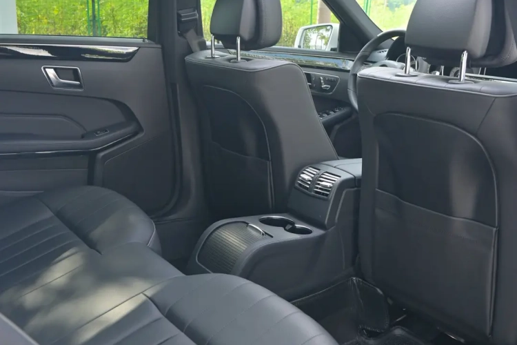 奔驰E级 2015款 改款 E 260 L 运动型中控内饰7007