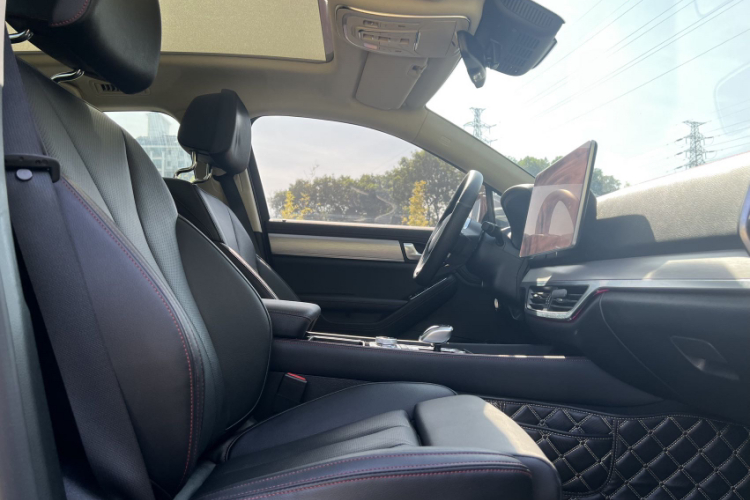 比亚迪 唐新能源 2019款 DM 2.0T 全时四驱智联创领型 7座 国VI局部细节9006