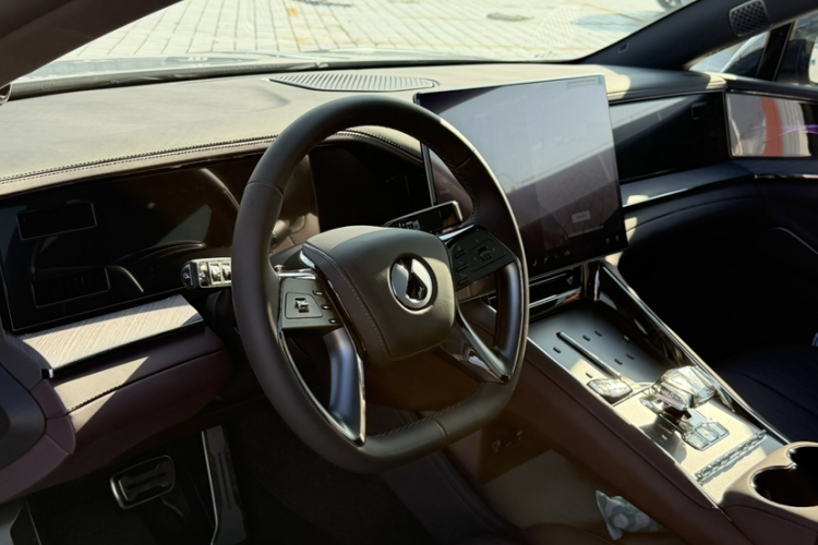 腾势Z9GT 2024款 1100四驱Pro版局部细节9004