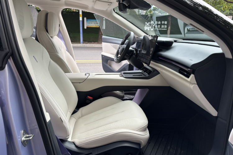 领克07 2024款 EM-P 126长续航 Ultra中控内饰7004