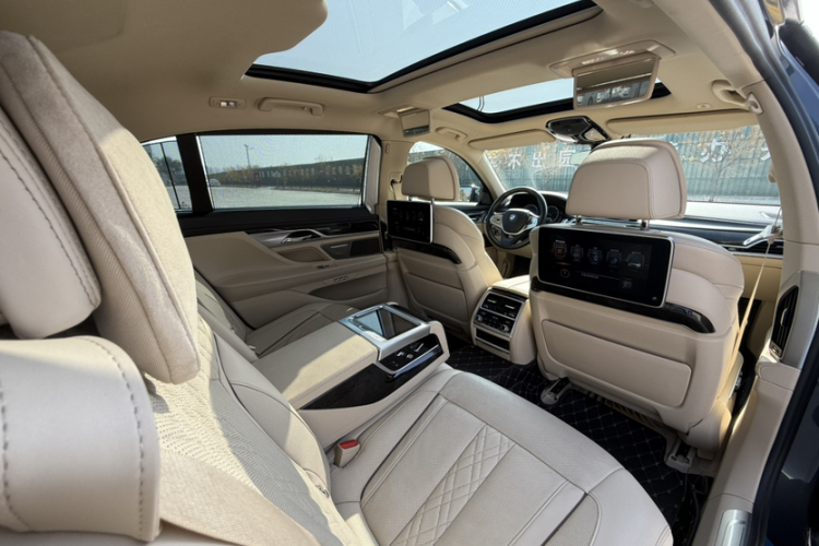 宝马7系 2016款 730Li 豪华型局部细节22