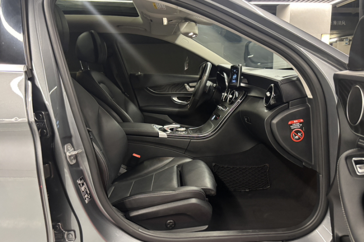 奔驰C级 2018款 C 200 L 运动版中控内饰7006