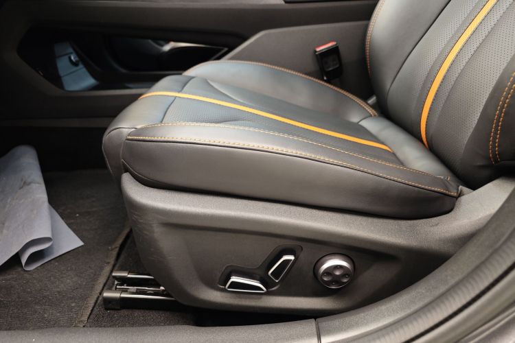 长安UNI-V 2024款 1.5T 尊贵型中控内饰7010