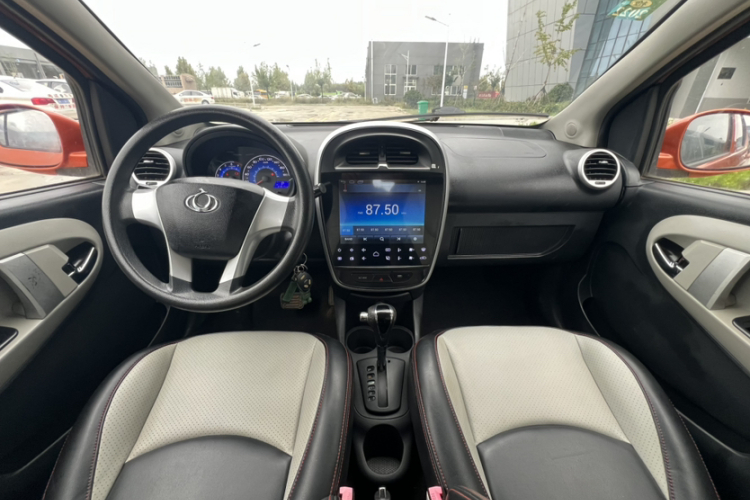 吉利汽车 熊猫经典 2015款 1.5L 自动酷趣版中控内饰7002