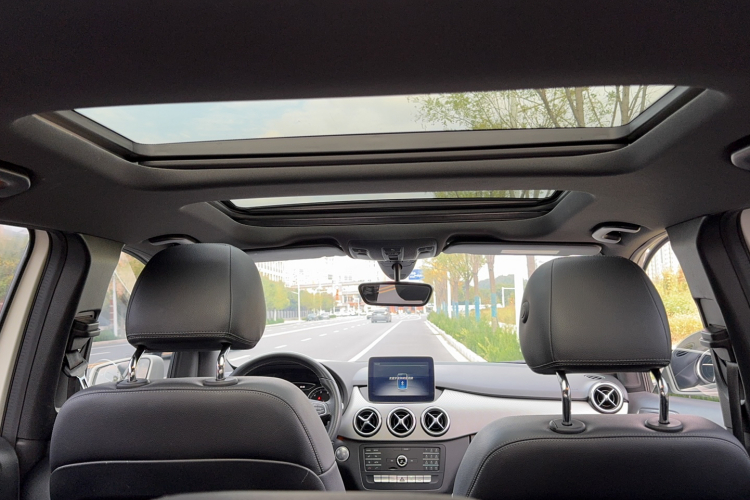 奔驰B级 2019款 B 200 动感型局部细节22