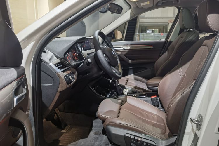 宝马X1 2018款 sDrive18Li 尊享型中控内饰7009