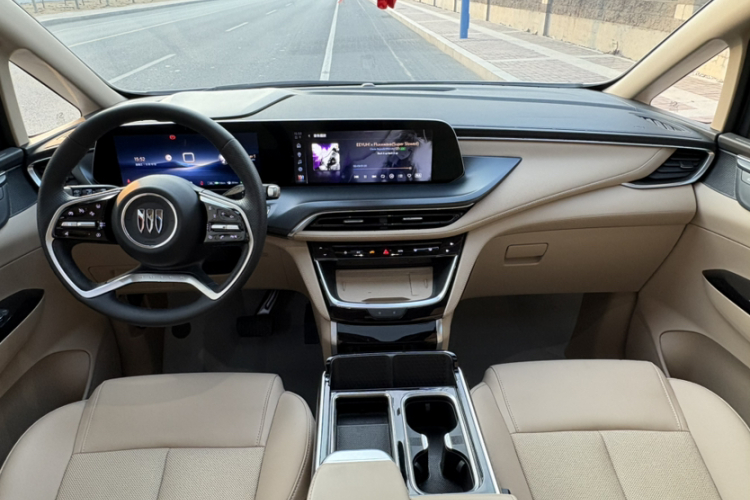 别克GL8新能源 2025款 陆尚 尊享版 7座中控内饰7001