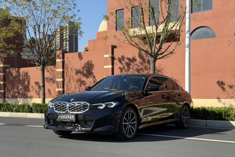 宝马3系 2025款 325Li M运动套装车身外观1