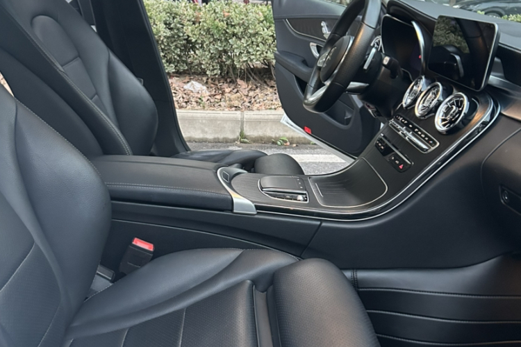 奔驰C级 2020款 改款 C 200 L 时尚型运动版中控内饰7010