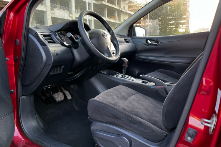 日产 骐达TIIDA 2014款 1.6L CVT舒适型中控内饰7002