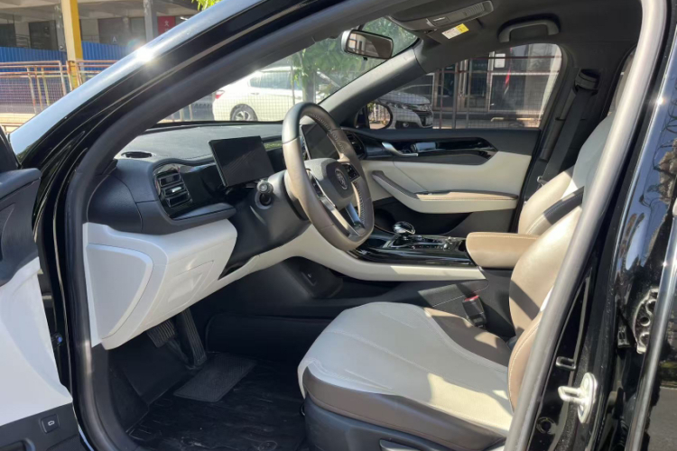 比亚迪 秦PLUS 2023款 冠军版 DM-i 55KM领先型中控内饰7002