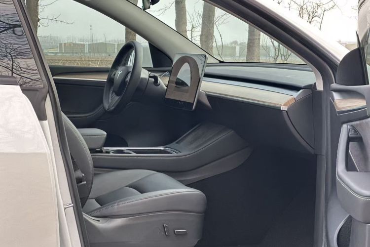 特斯拉 Model Y 2022款 后轮驱动版中控内饰7008