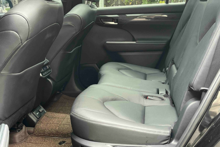 丰田 皇冠陆放 2022款 2.5L HEV四驱旗舰版中控内饰7013