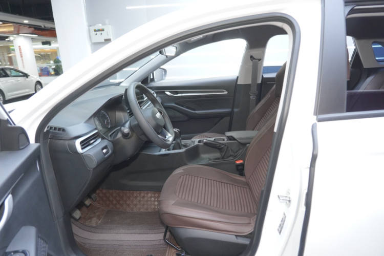 吉利汽车 帝豪 2025款 第4代 1.5L 手动星耀版中控内饰7009