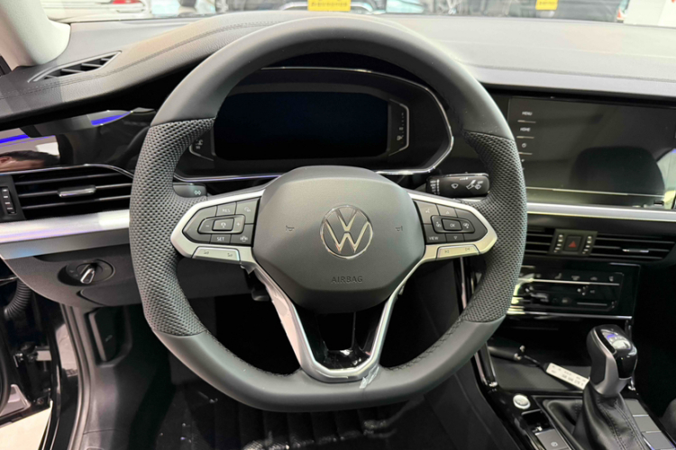 大众 帕萨特 2025款 出众款 380TSI 龙腾版中控内饰7003